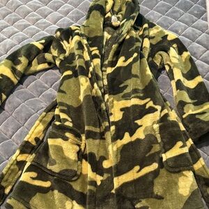 wonder nation Kids' Fleece Robe in Green Camo